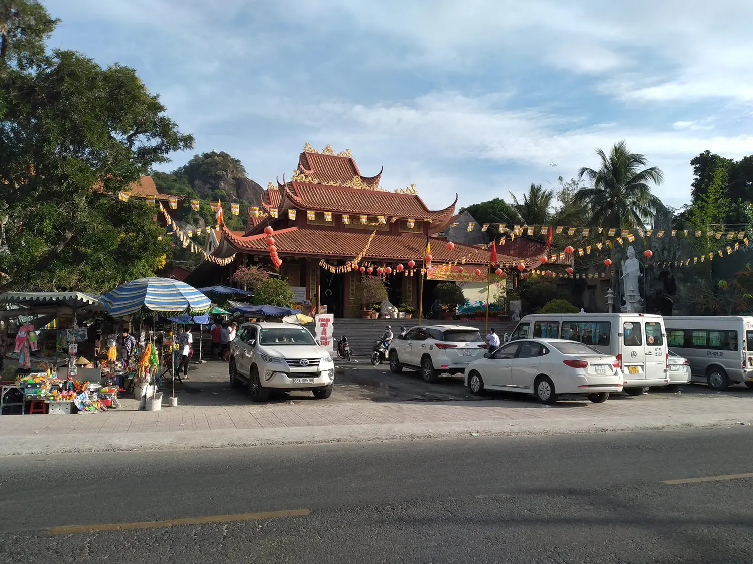 Ch&ugrave;a B&aacute;nh X&egrave;o (Thiền viện Đ&ocirc;ng Lai), ng&ocirc;i ch&ugrave;a độc đ&aacute;o giữa thất n&uacute;i An Giang 4