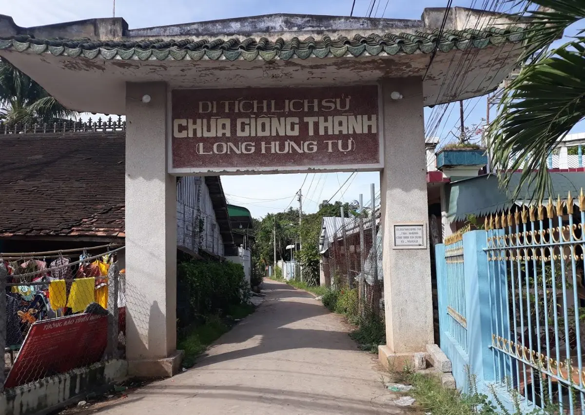 Ch&ugrave;a Giồng Th&agrave;nh (Long Hưng Tự) mang kiến tr&uacute;c kết hợp 2 phong c&aacute;ch &Aacute; &Acirc;u 2