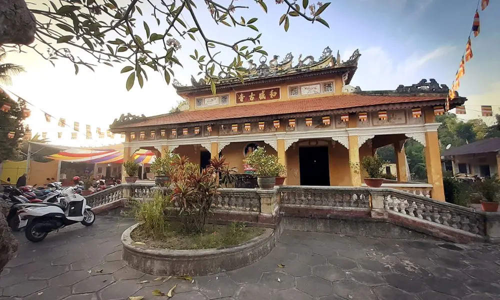 Ch&ugrave;a Ho&agrave; Thạnh (Ch&ugrave;a C&acirc;y M&iacute;t) gắn liền với lịch sử h&agrave;o h&ugrave;ng của d&acirc;n tộc 3