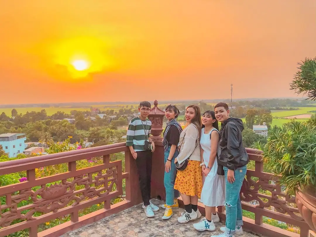 Ch&ugrave;a Kim Ti&ecirc;n mang vẻ đẹp nguy nga v&agrave; bề thế ở An Giang 7