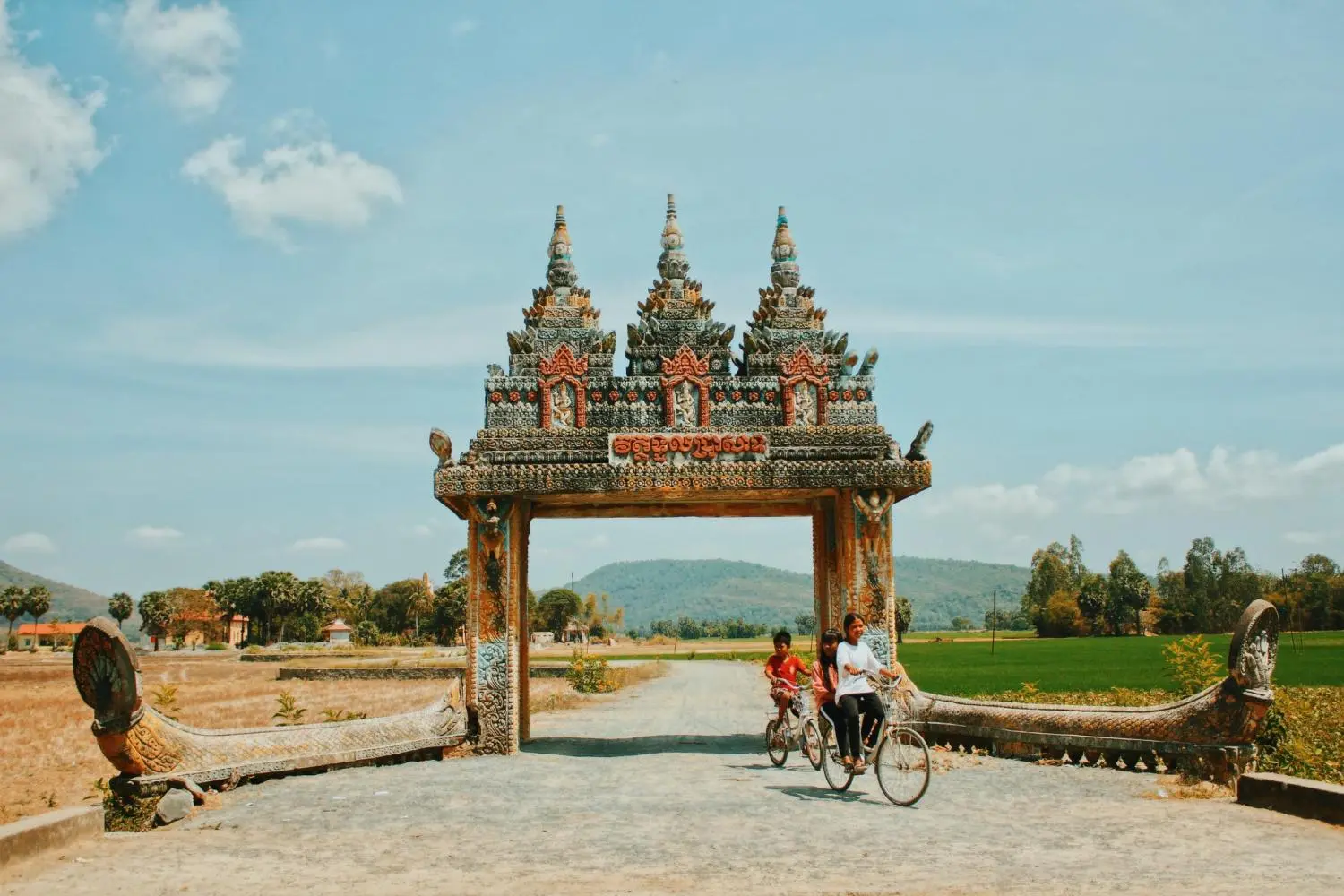 Ch&ugrave;a Koh Kas (Cổng trời Tri T&ocirc;n), điểm check-in th&uacute; vị khi đến An Giang 2