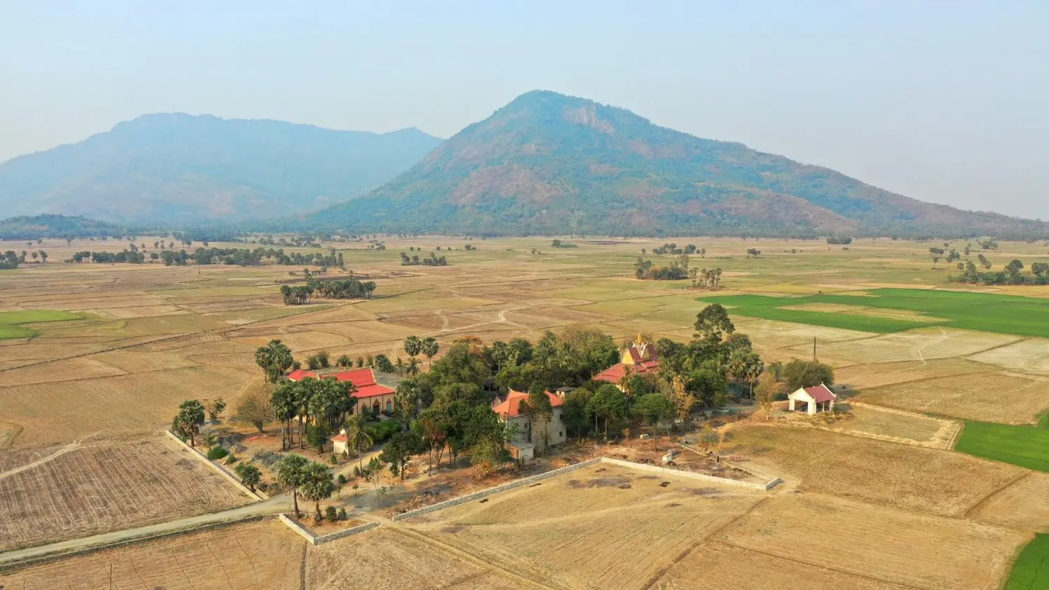 Ch&ugrave;a Koh Kas (Cổng trời Tri T&ocirc;n), điểm check-in th&uacute; vị khi đến An Giang 6