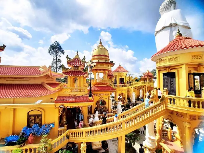 Ch&ugrave;a Phước Th&agrave;nh: Quần thể tượng Phật đồ sộ tại Việt Nam 10