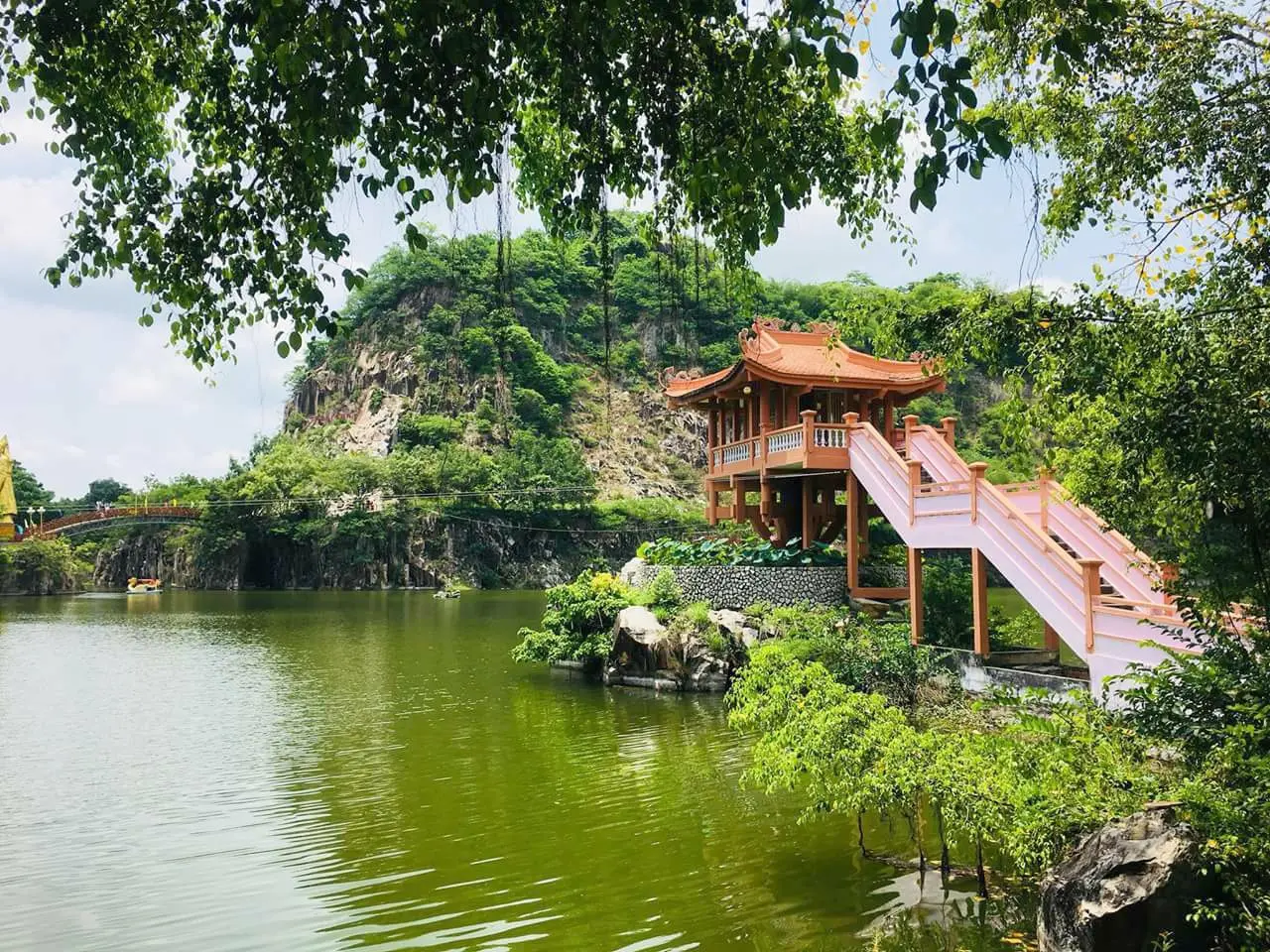 Đến Khu du lịch N&uacute;i Sập cảm nhận dấu ấn một thời mở c&otilde;i 4