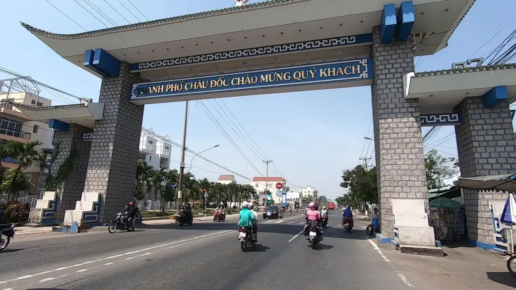 Kh&aacute;m ph&aacute; Ch&acirc;u Đốc An Giang với những danh lam thắng cảnh nổi tiếng 2