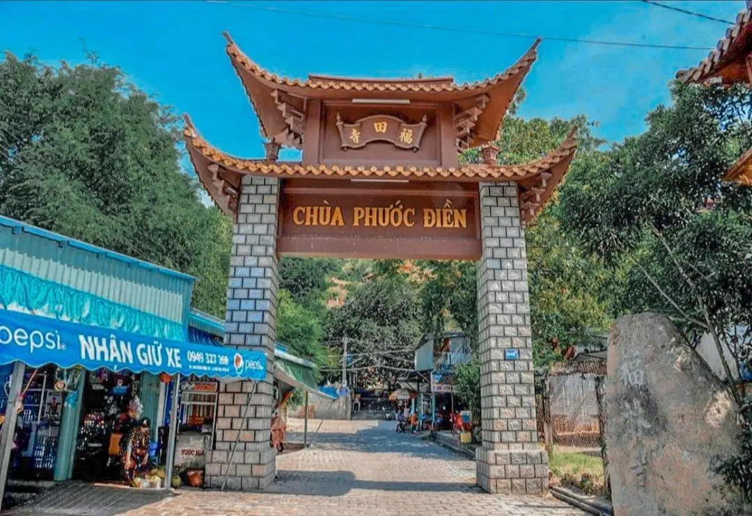 Kh&aacute;m ph&aacute; Ch&ugrave;a Hang (Phước Điền Tự) với vẻ đẹp thơ mộng, y&ecirc;n b&igrave;nh 2