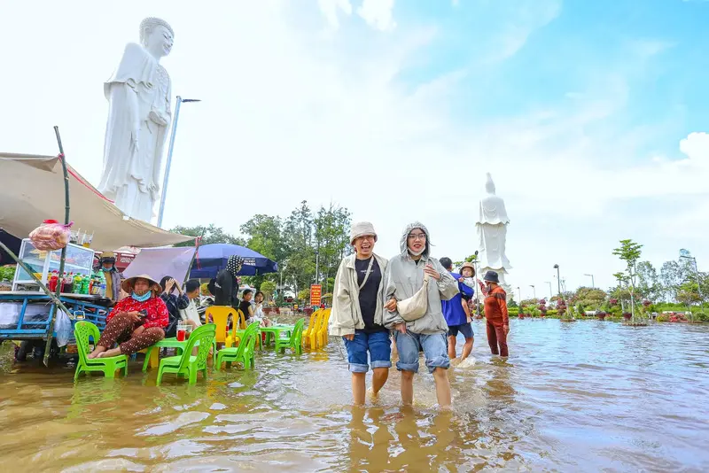 Kh&aacute;m ph&aacute; ch&ugrave;a N&ugrave;i Nổi với những trải nghiệm độc đ&aacute;o c&oacute; một kh&ocirc;ng hai 6