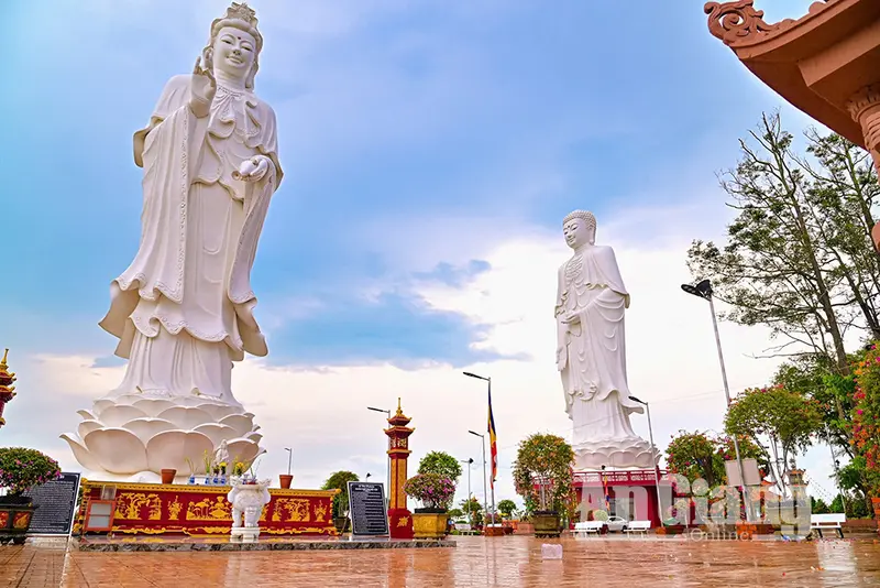 Kh&aacute;m ph&aacute; ch&ugrave;a N&ugrave;i Nổi với những trải nghiệm độc đ&aacute;o c&oacute; một kh&ocirc;ng hai 5