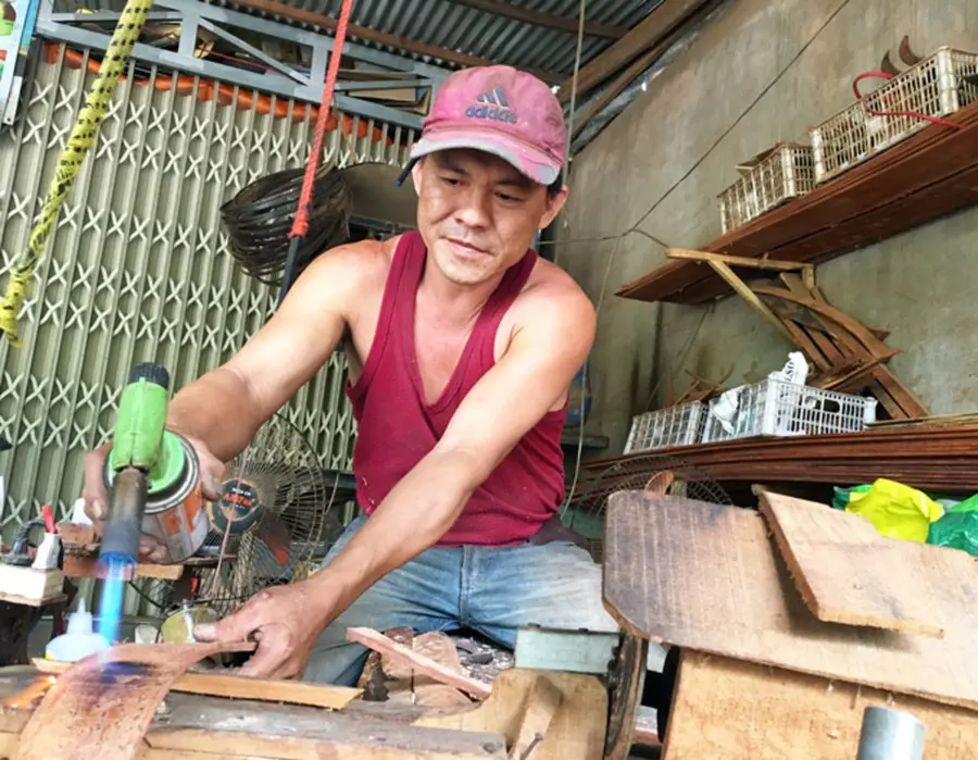 Kh&aacute;m ph&aacute; nghề đ&oacute;ng xuồng ghe mini của anh Ch&iacute;n Mỏng ở Long Xuy&ecirc;n 5