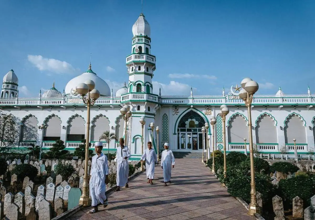 Kh&aacute;m ph&aacute; Th&aacute;nh Đường Hồi gi&aacute;o JAMIUL AZHAR MOSQUE tuyệt đẹp ở An Giang 9