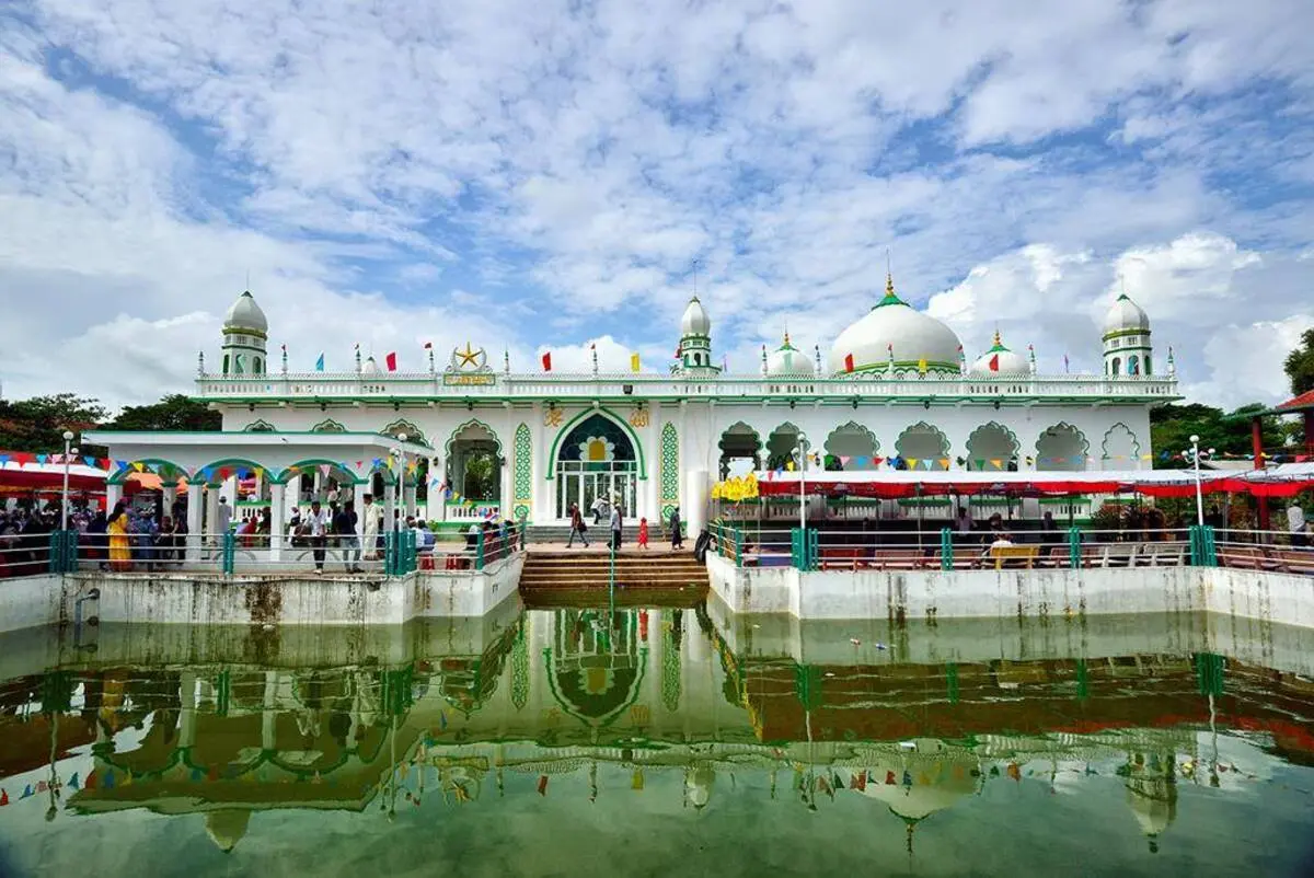 Kh&aacute;m ph&aacute; Th&aacute;nh Đường Hồi gi&aacute;o JAMIUL AZHAR MOSQUE tuyệt đẹp ở An Giang 3