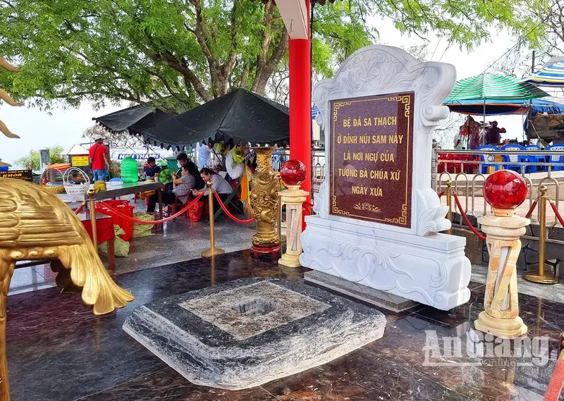 Miếu B&agrave; Ch&uacute;a Xứ N&uacute;i Sam Ch&acirc;u Đốc, điểm đến t&acirc;m linh trứ danh Nam Bộ 5