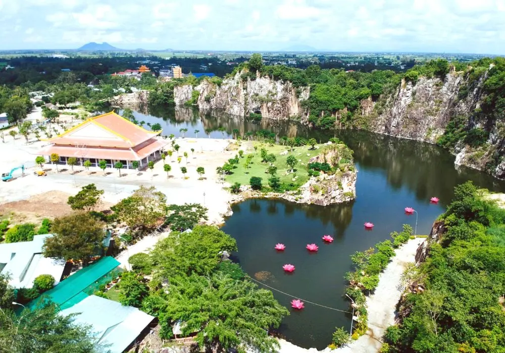 Tổng quan Thiền viện Tr&uacute;c L&acirc;m An Giang v&ugrave;ng 7 n&uacute;i 3