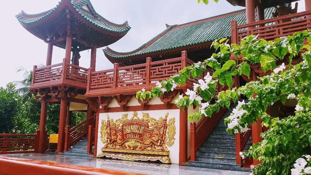 V&atilde;ng cảnh Ch&ugrave;a Lầu (Phước L&acirc;m Tự) v&agrave; kh&ocirc;ng gian t&acirc;m linh độc đ&aacute;o 6