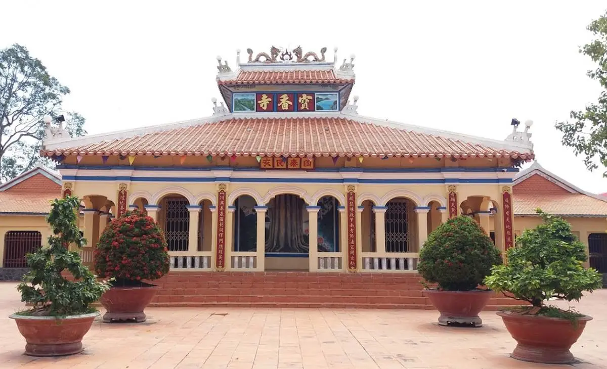 Về thăm Bửu Hương Tự nằm giữa c&aacute;nh đồng thanh tịnh, b&igrave;nh y&ecirc;n 5