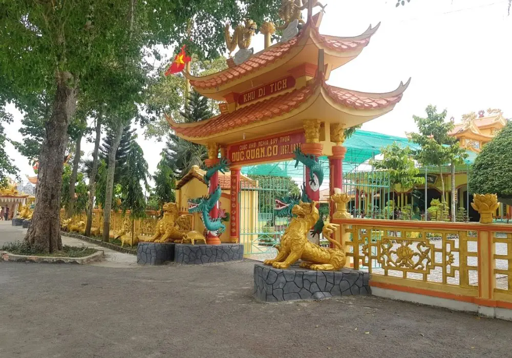 Về thăm Dinh Sơn Trung gắn liền với bao th&aacute;ng năm lịch sử 2