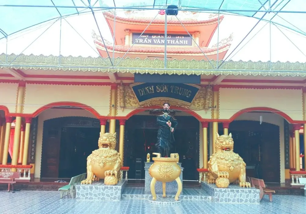 Về thăm Dinh Sơn Trung gắn liền với bao th&aacute;ng năm lịch sử 5