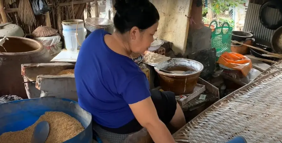 Về thăm l&agrave;ng nghề b&aacute;nh tr&aacute;ng Mỹ Kh&aacute;nh gần 70 năm tuổi ở An Giang 4