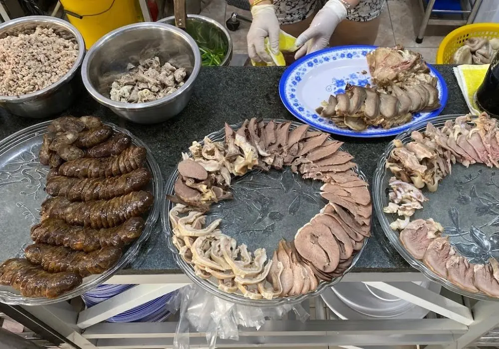 Ấm l&ograve;ng với ch&aacute;o b&ograve; Tri T&ocirc;n An Giang giữa ng&agrave;y mưa gi&aacute; lạnh 6