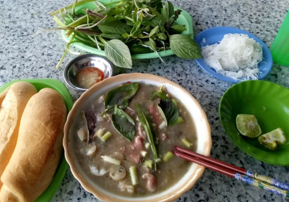 Ấm l&ograve;ng với ch&aacute;o b&ograve; Tri T&ocirc;n An Giang giữa ng&agrave;y mưa gi&aacute; lạnh 4