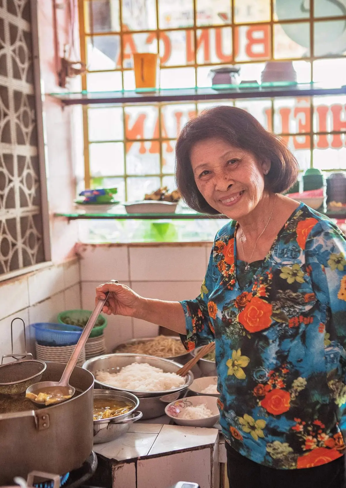 B&uacute;n c&aacute; Hiếu Thuận, qu&aacute;n ăn b&igrave;nh d&acirc;n phải thử khi đến An Giang 6