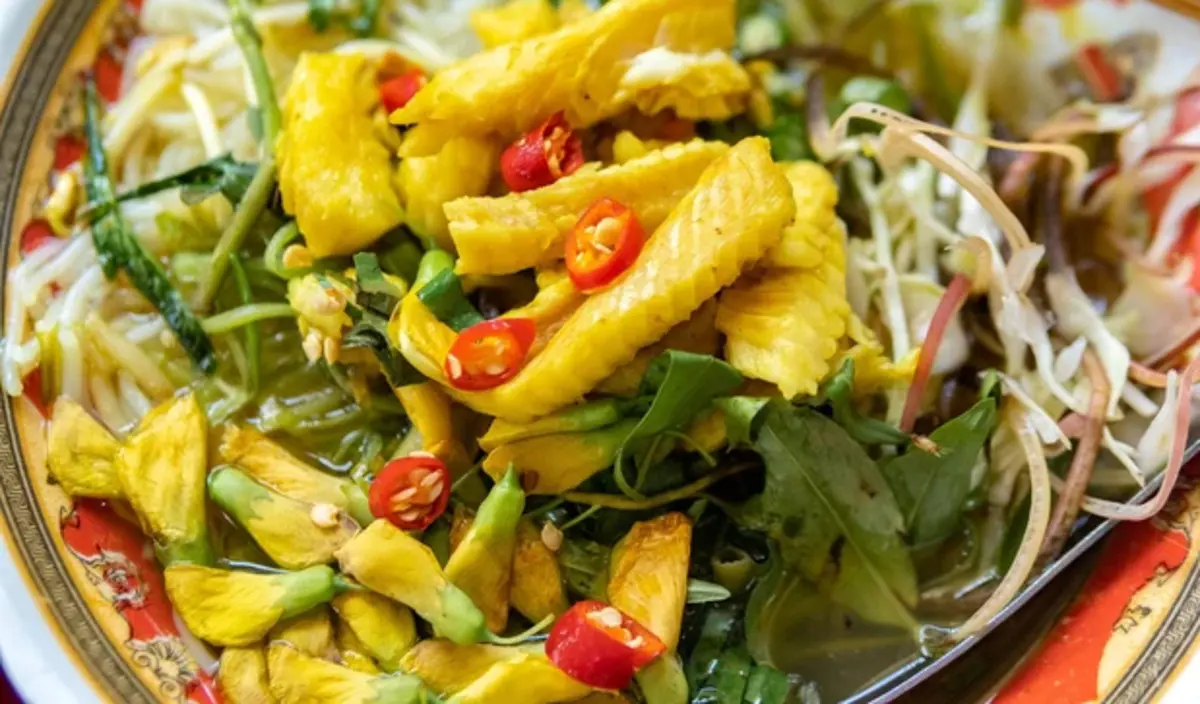B&uacute;n c&aacute; Hiếu Thuận, qu&aacute;n ăn b&igrave;nh d&acirc;n phải thử khi đến An Giang 2