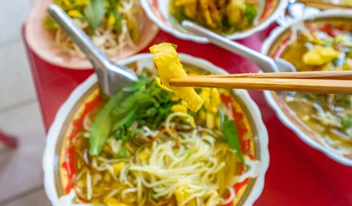 B&uacute;n c&aacute; Hiếu Thuận, qu&aacute;n ăn b&igrave;nh d&acirc;n phải thử khi đến An Giang 11