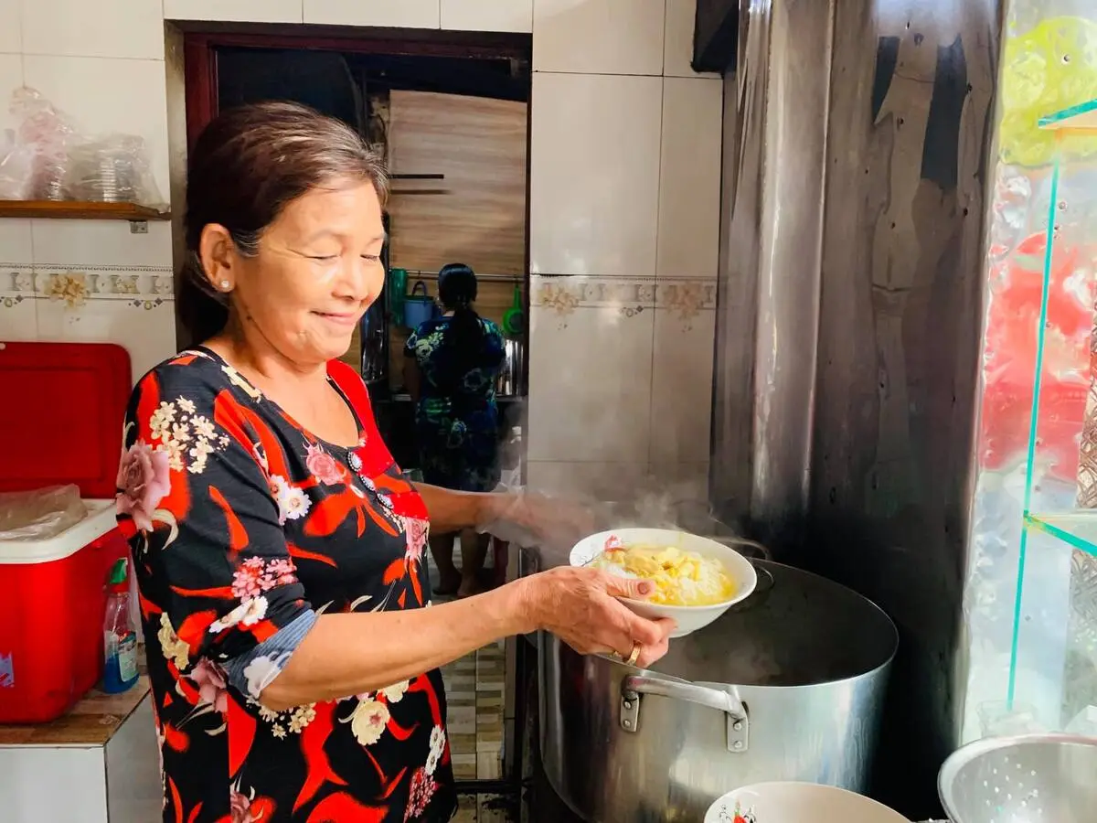 B&uacute;n c&aacute; Tư L&ugrave;n ở bờ hồ Nguyễn Du, qu&aacute;n ăn b&igrave;nh d&acirc;n ở Long Xuy&ecirc;n 3