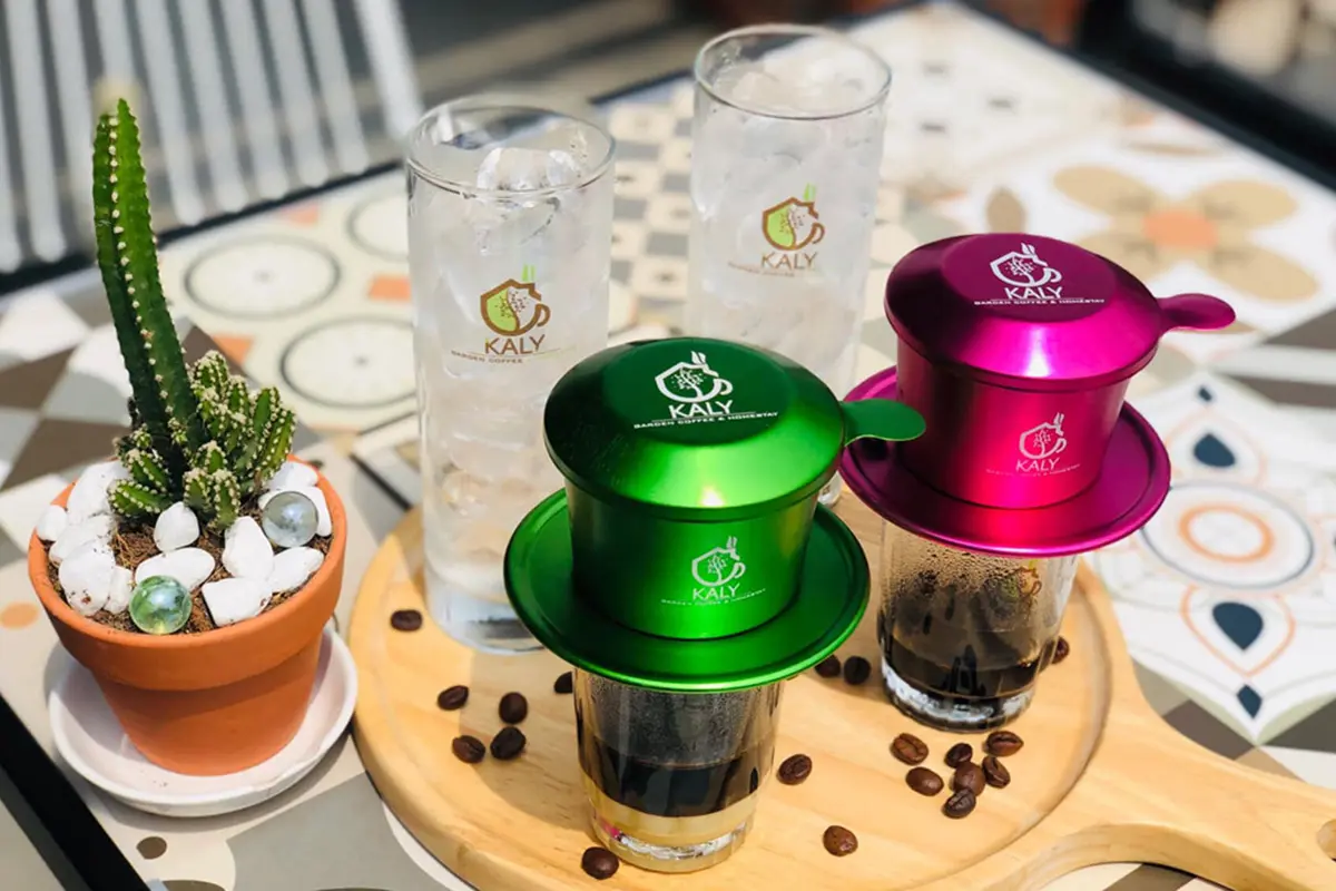 Đến KaLy Garden Coffee, nh&acirc;m nhi t&aacute;ch c&agrave; ph&ecirc; ngắm cảnh v&ugrave;ng Bảy N&uacute;i 9