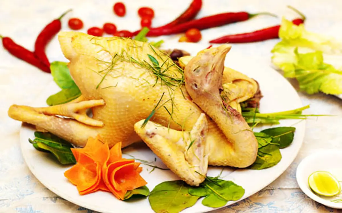 G&agrave; hấp l&aacute; tr&uacute;c An Giang, m&oacute;n đặc sản d&acirc;n d&atilde; cho người s&agrave;nh ăn 6