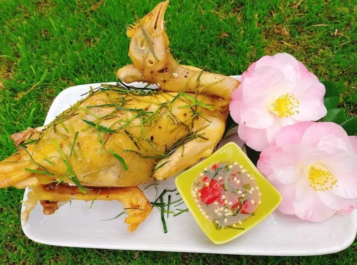 G&agrave; hấp l&aacute; tr&uacute;c An Giang, m&oacute;n đặc sản d&acirc;n d&atilde; cho người s&agrave;nh ăn 5