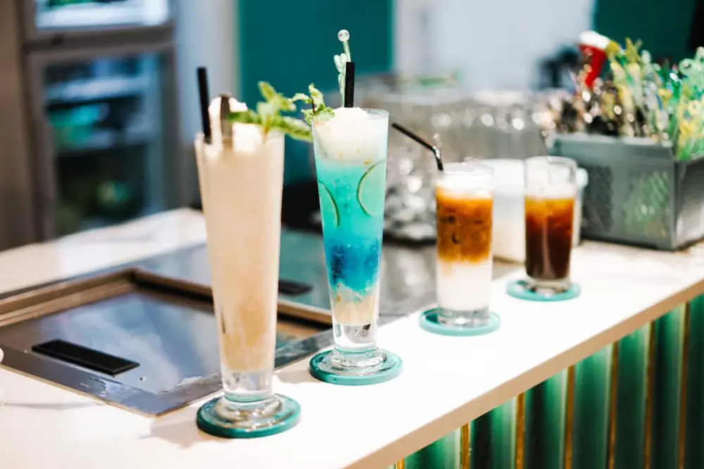Indochine Cafe v&agrave; kh&ocirc;ng gian như một t&ograve;a l&acirc;u đ&agrave;i giữa th&agrave;nh phố 6