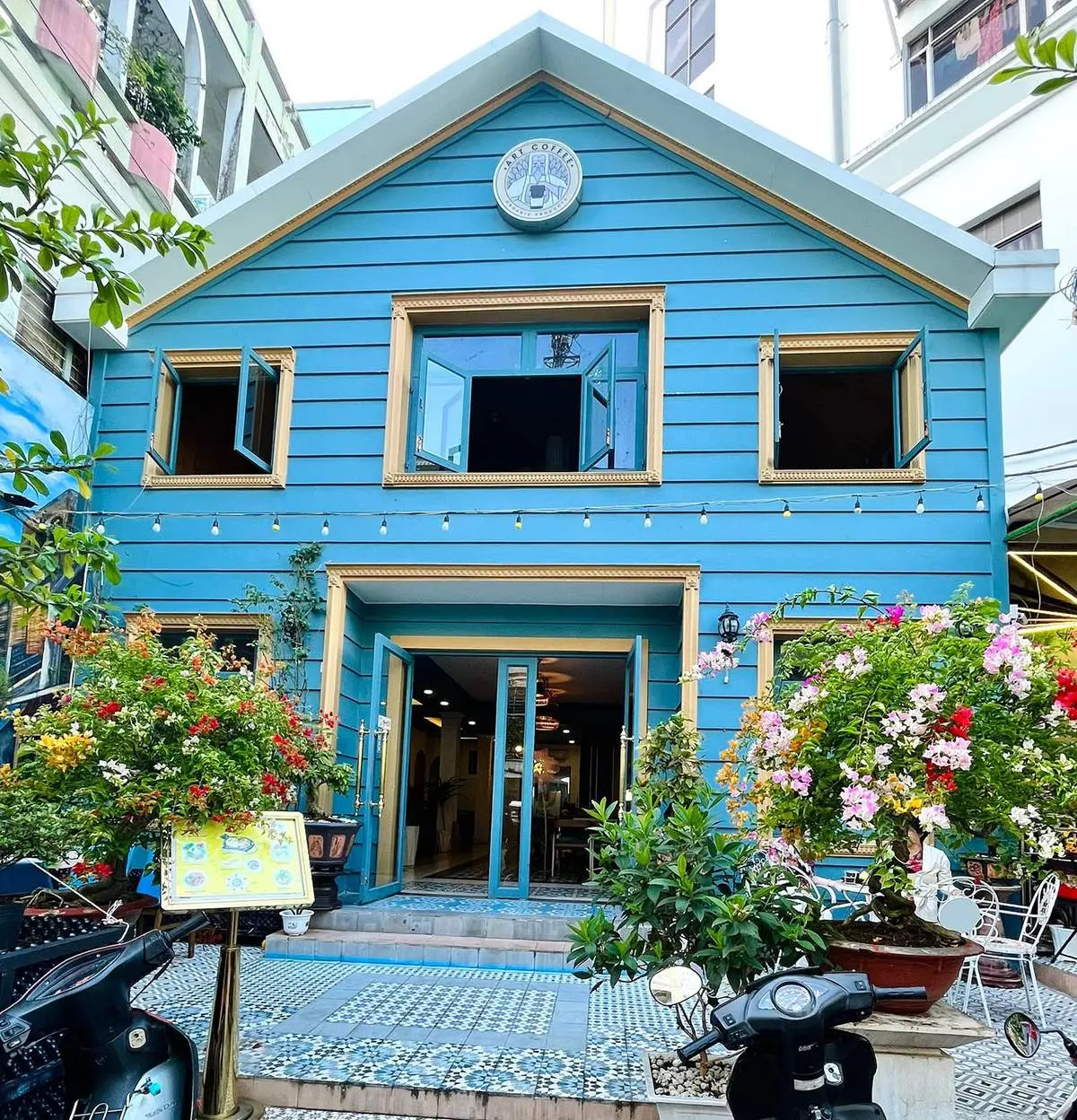Khám phá Art Coffee Shop với không gian sang trọng và ấm cúng 3