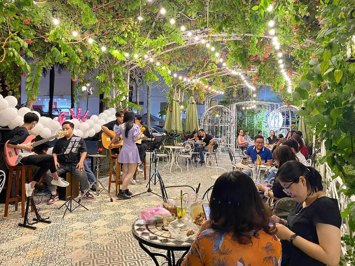 Khám phá Art Coffee Shop với không gian sang trọng và ấm cúng 4