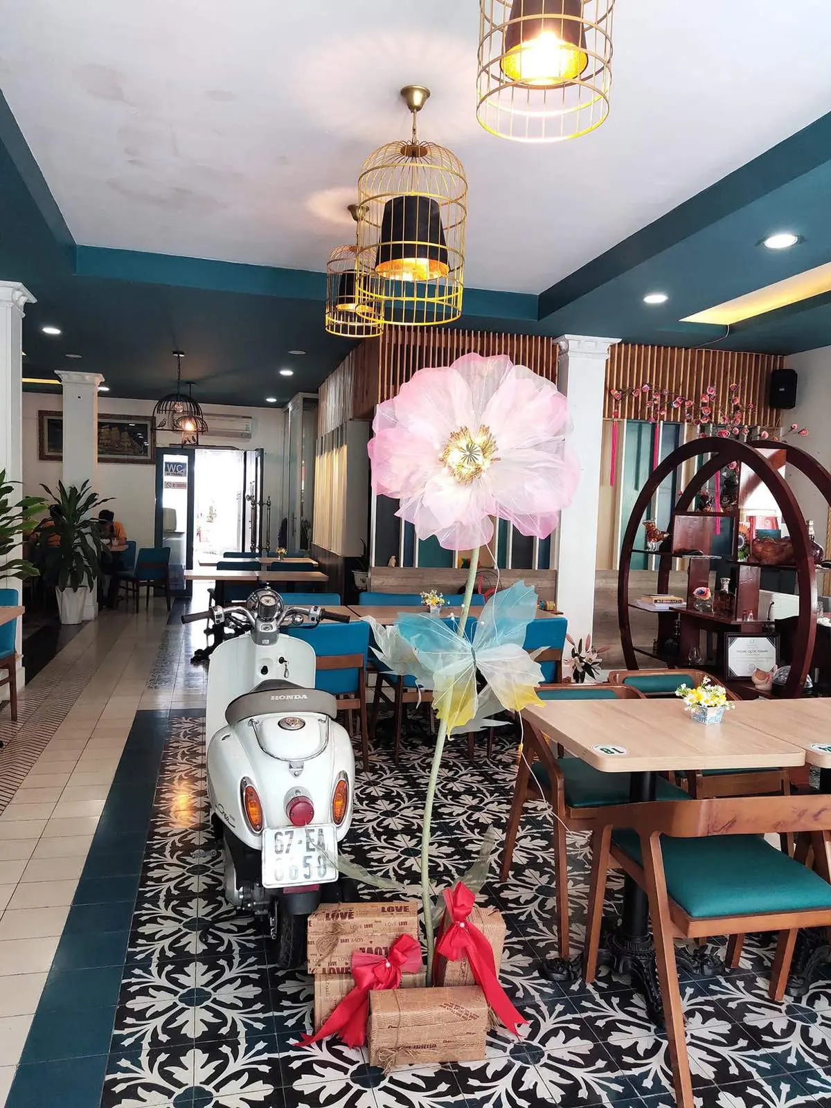 Khám phá Art Coffee Shop với không gian sang trọng và ấm cúng 6