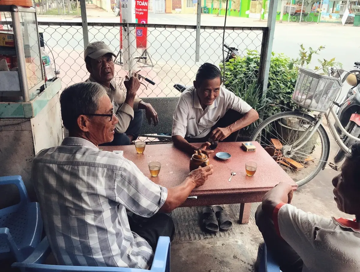 Thưởng thức c&agrave; ph&ecirc; vợt C&ocirc; 2 Thanh (Chợ Mới) hơn 30 năm tuổi 7