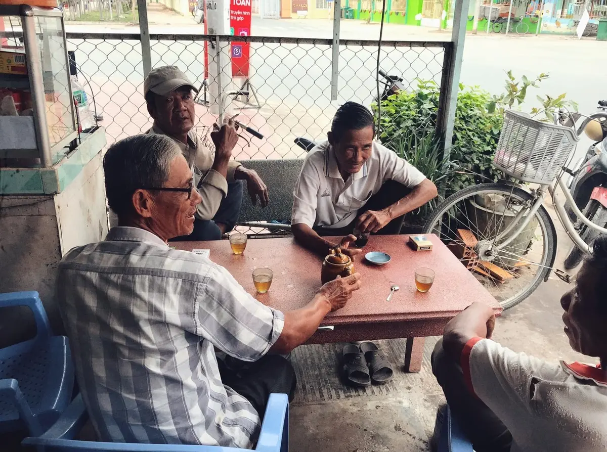 Thưởng thức cà phê vợt Cô 2 Thanh (Chợ Mới) hơn 30 năm tuổi