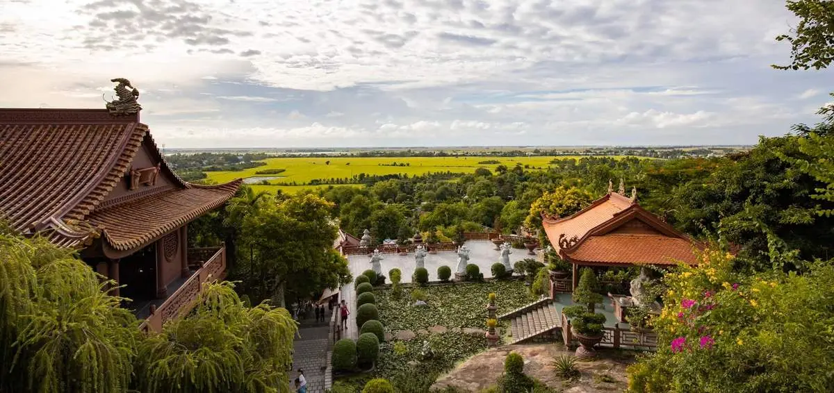 Chùa Hang, không gian tâm linh bên triền Núi Sam Châu Đốc