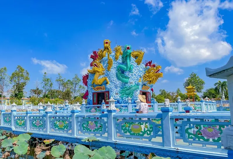 Ch&ugrave;a Huỳnh Đạo, điểm đến t&acirc;m linh rực rỡ sắc m&agrave;u 5