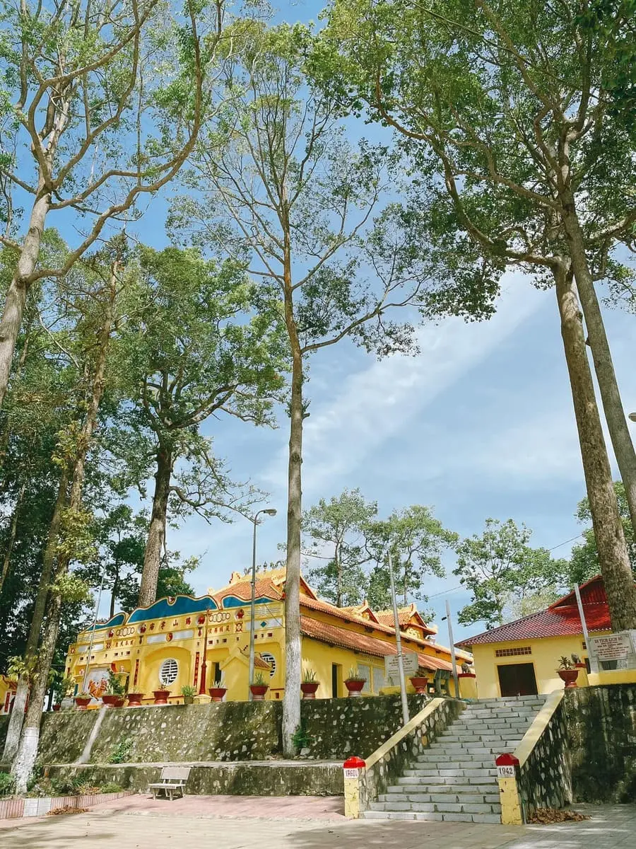 Đền thờ Thoại Ngọc Hầu, điểm đến t&acirc;m linh nổi tiếng xứ Ch&acirc;u Đốc An Giang 4