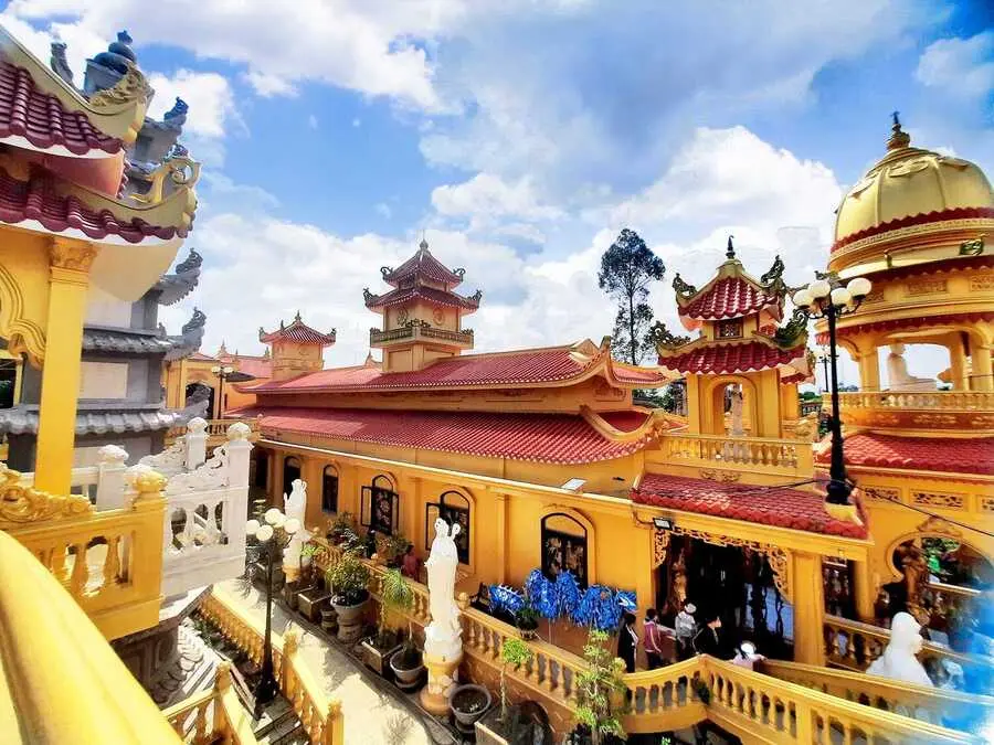 Gh&eacute; Ch&ugrave;a Phước Th&agrave;nh chi&ecirc;m ngưỡng tượng Phật A Di Đ&agrave; khổng lồ 6