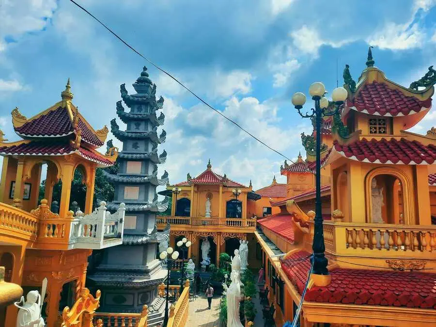 Gh&eacute; Ch&ugrave;a Phước Th&agrave;nh chi&ecirc;m ngưỡng tượng Phật A Di Đ&agrave; khổng lồ 2