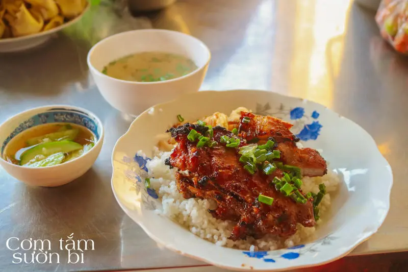Qu&aacute;n cơm, hủ tiếu B&agrave; Hiền hơn 20 năm ở An Giang 3