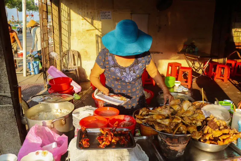 Qu&aacute;n cơm, hủ tiếu B&agrave; Hiền hơn 20 năm ở An Giang 7