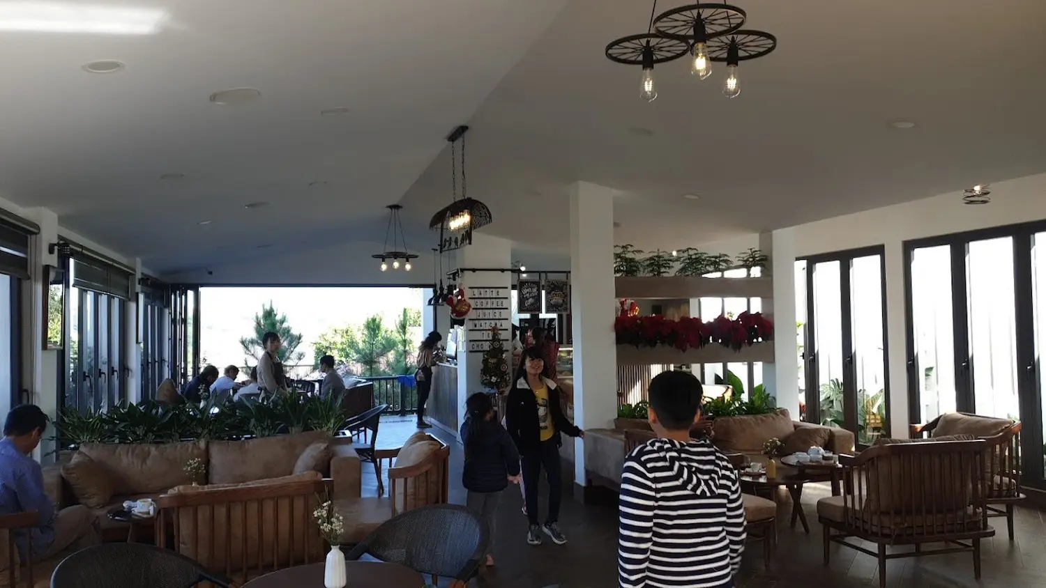 Đến Passion Garden Coffee thưởng thức menu ngọt ng&agrave;o, l&ecirc;n ảnh outfit si&ecirc;u xịn s&ograve; 20