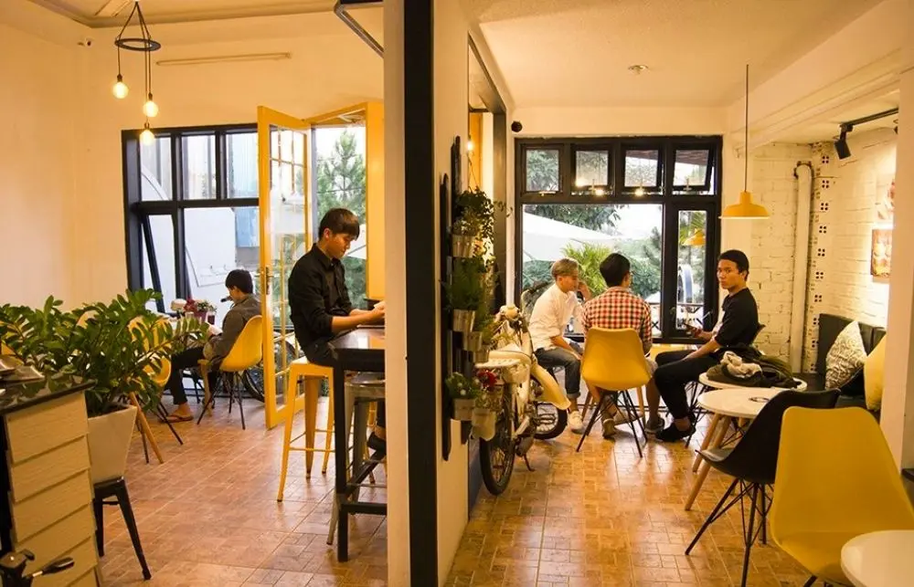 Gh&eacute; Lighthouse Coffee kh&aacute;m ph&aacute; kh&ocirc;ng gian c&agrave; ph&ecirc; mang hơi thở ch&acirc;u &Acirc;u 8
