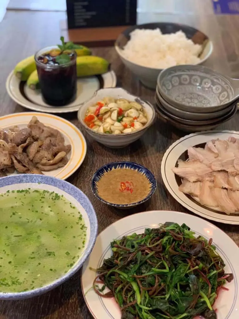 Hẹ Qu&aacute;n, địa điểm quen thuộc cho những t&iacute;n đồ đam m&ecirc; ẩm thực miền Trung 11