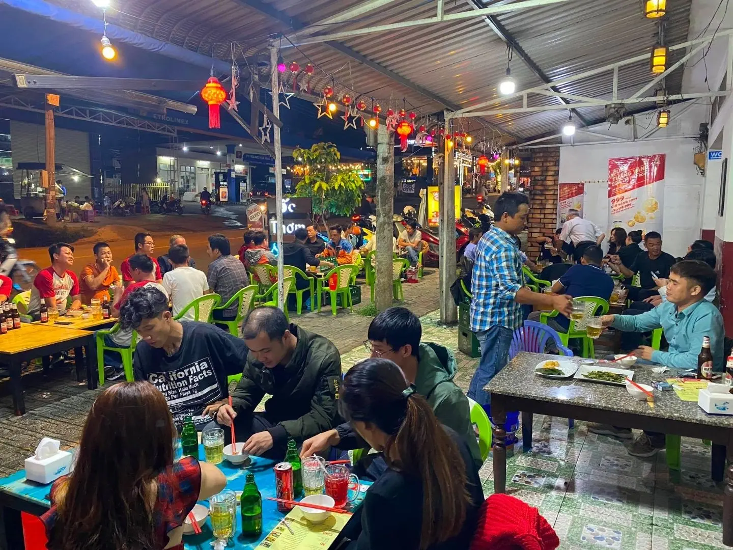 Qu&aacute;n ốc Thơm đ&atilde; sẵn s&agrave;ng để khuấy đảo vị gi&aacute;c của t&iacute;n đồ ăn uống 11