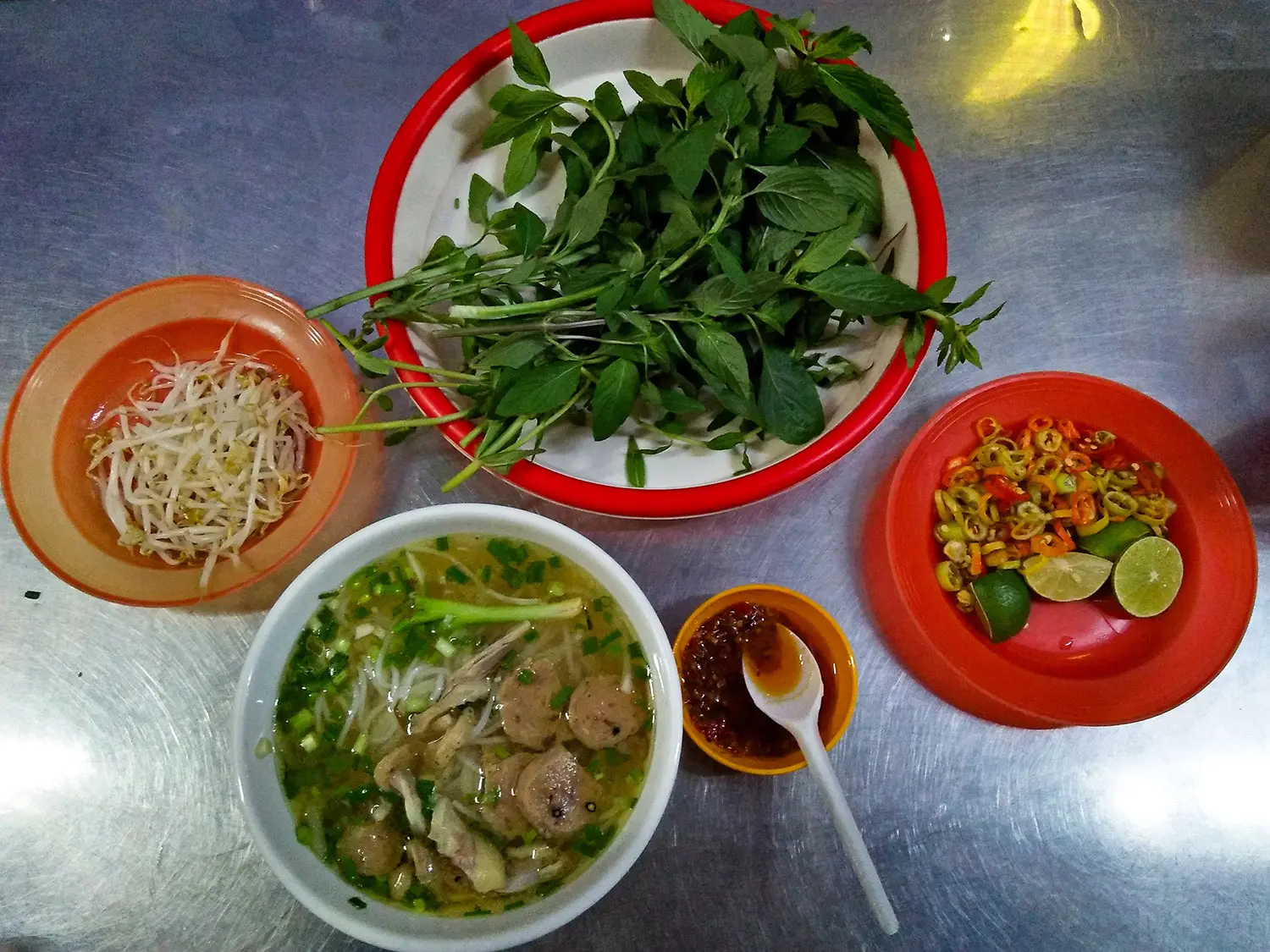 Top qu&aacute;n phở Bảo Lộc chiếm trọn tr&aacute;i tim c&aacute;c t&iacute;n đồ ẩm thực 9
