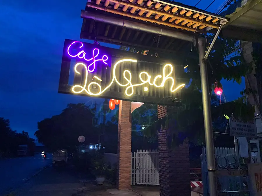 Cafe s&acirc;n vườn l&ograve; gạch Bến Tre v&agrave; những trải nghiệm si&ecirc;u th&uacute; vị 4